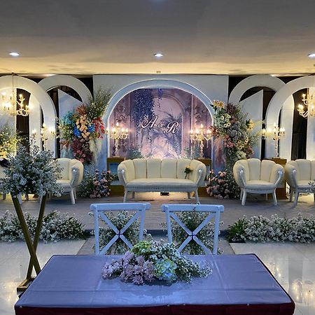 Utc Hotel Semarang Exterior photo