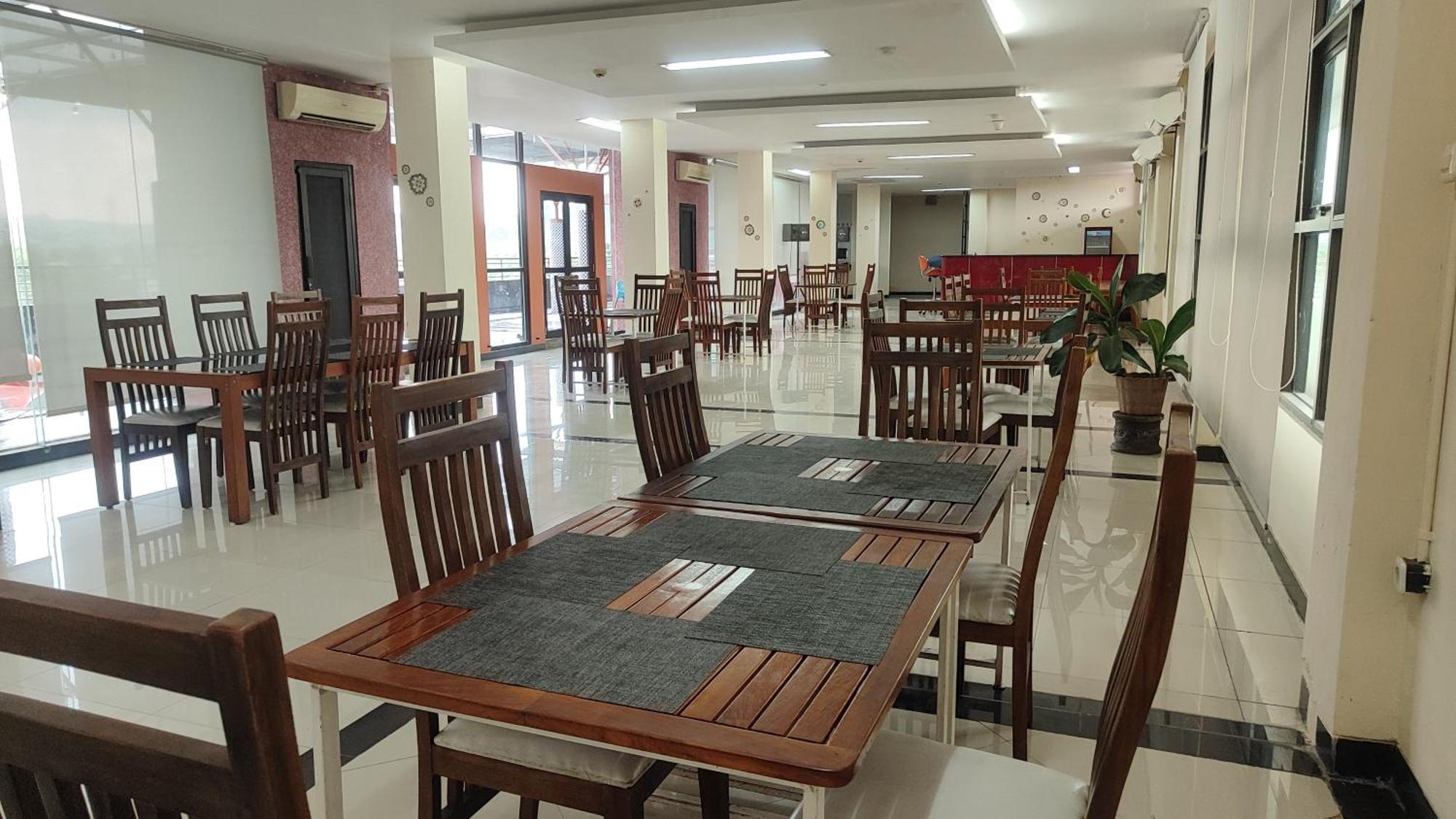 Utc Hotel Semarang Exterior photo