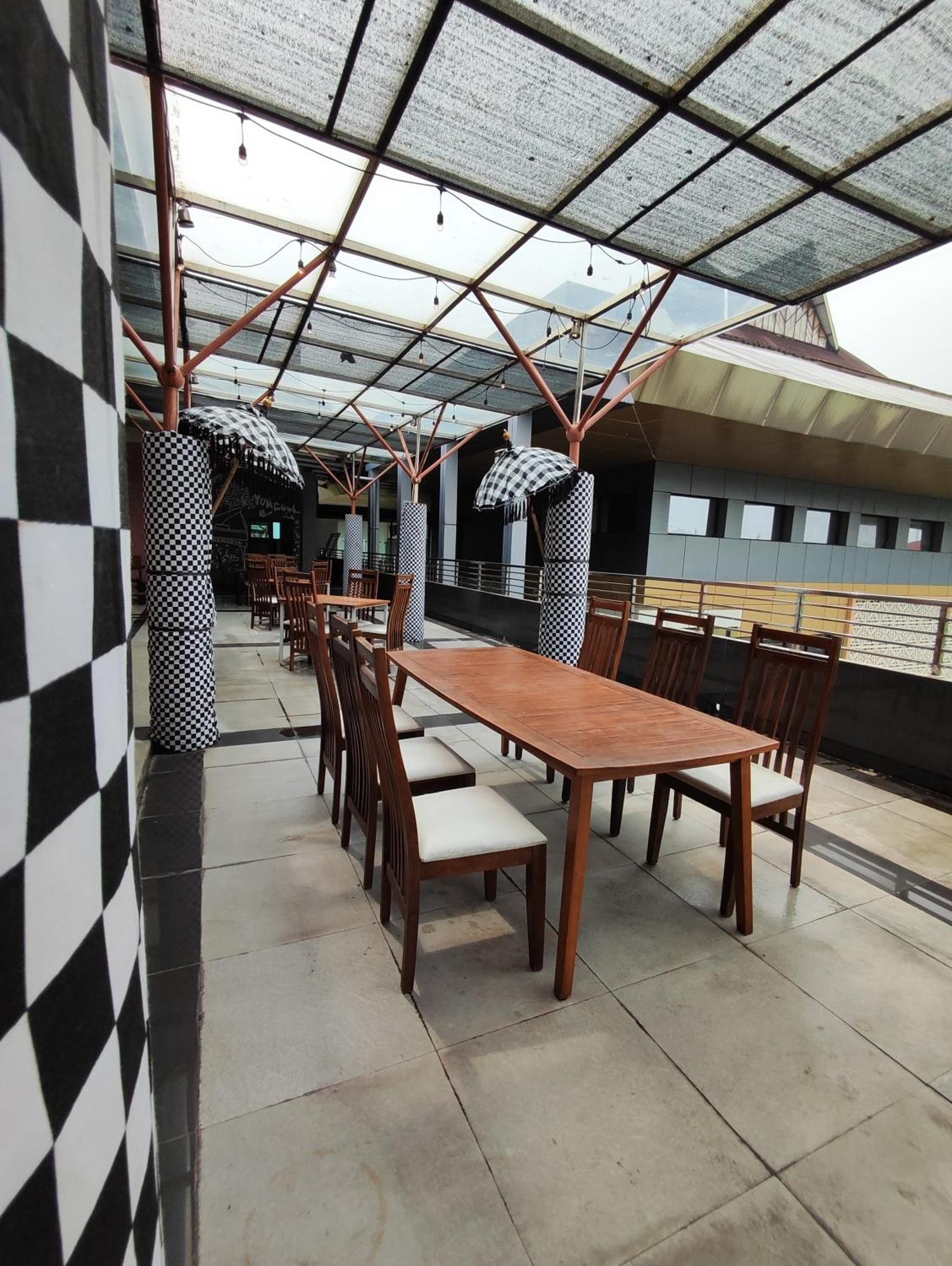 Utc Hotel Semarang Exterior photo