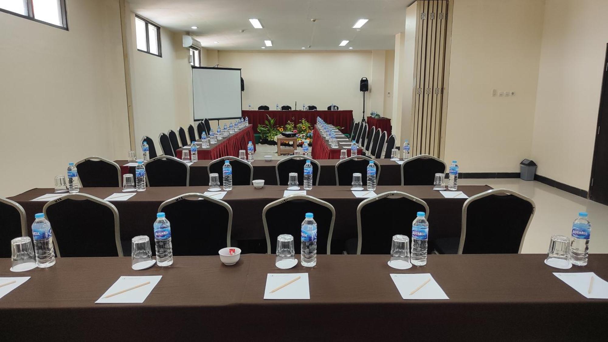 Utc Hotel Semarang Exterior photo