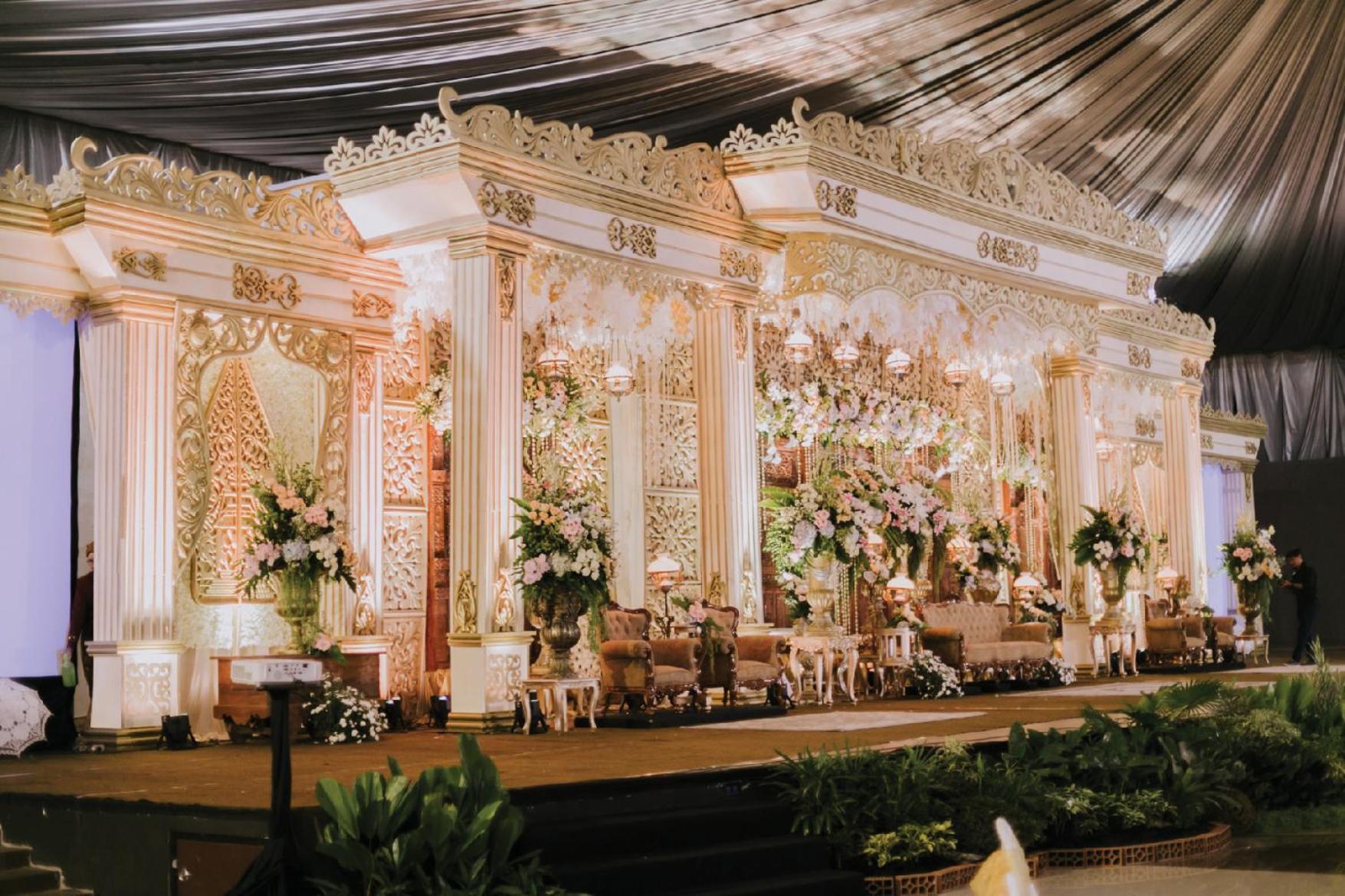 Utc Hotel Semarang Exterior photo