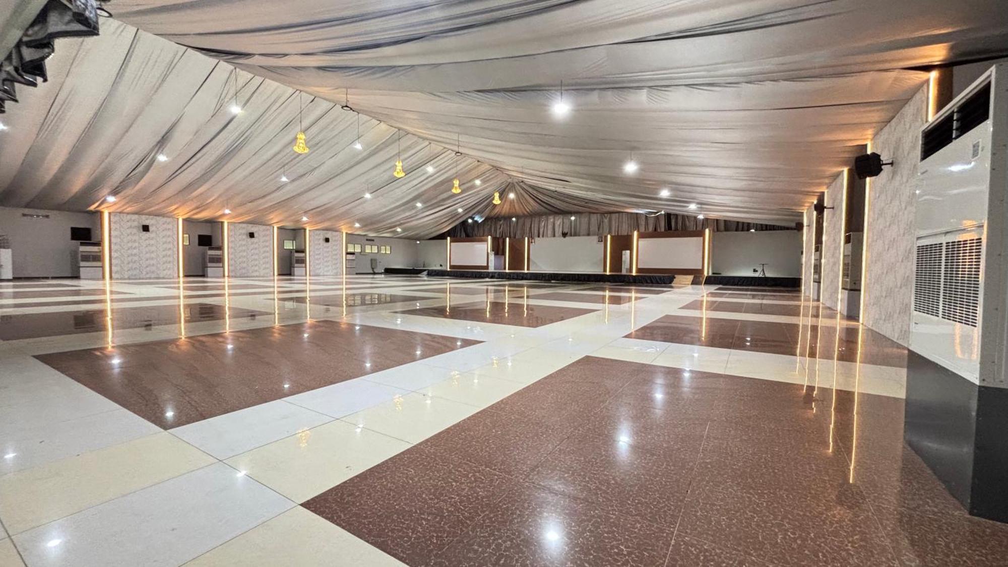 Utc Hotel Semarang Exterior photo