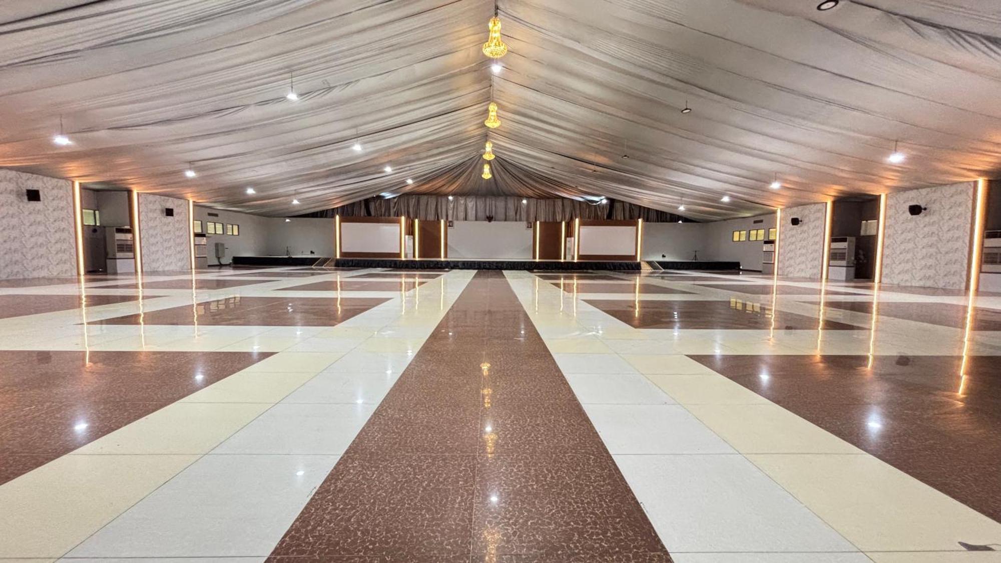 Utc Hotel Semarang Exterior photo
