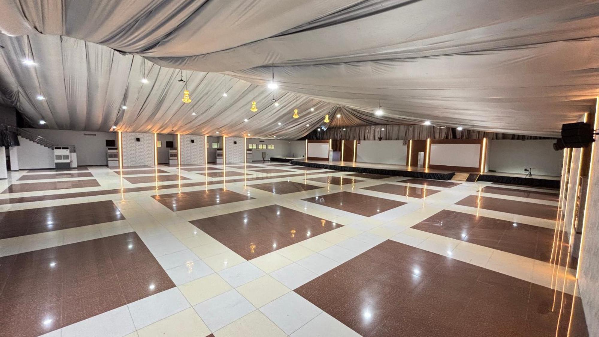 Utc Hotel Semarang Exterior photo