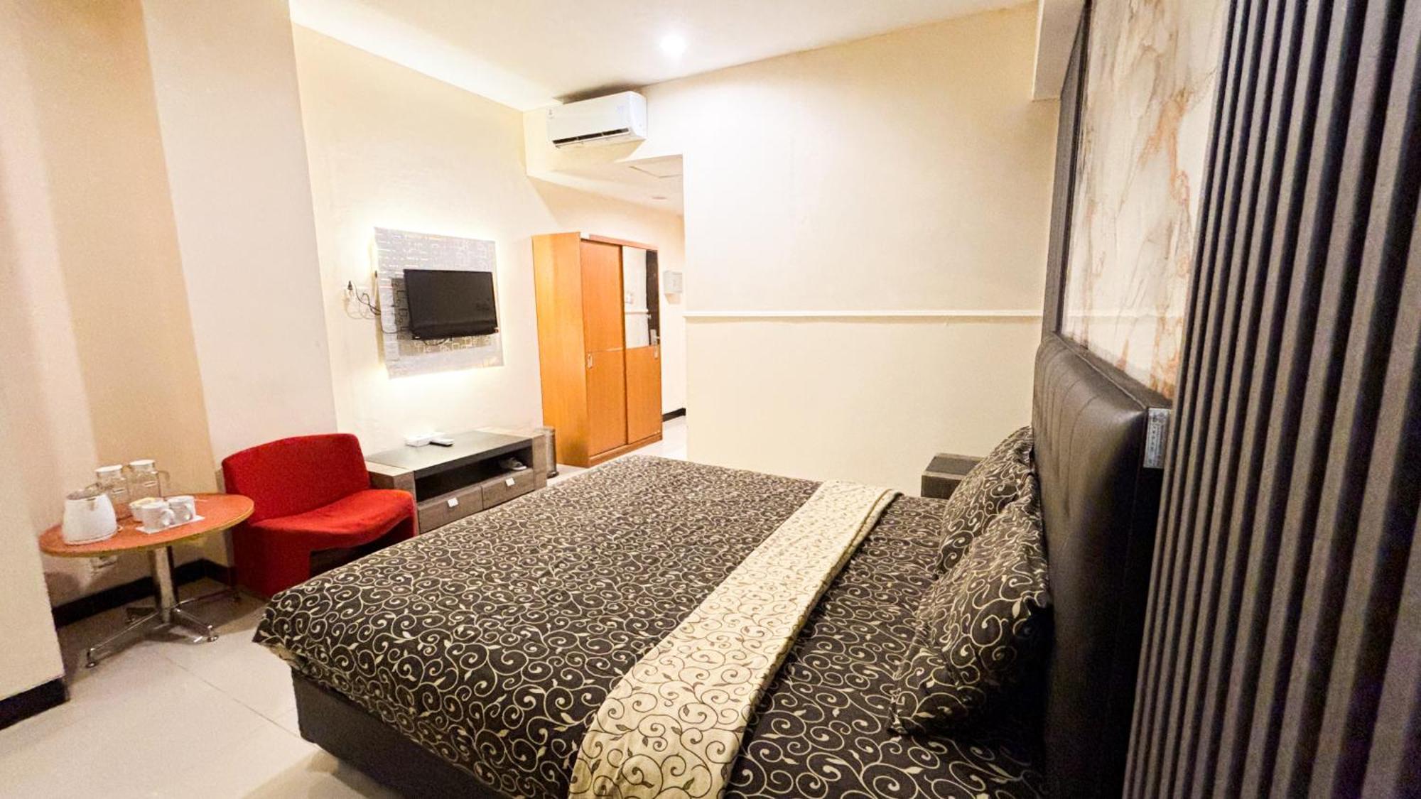 Utc Hotel Semarang Exterior photo