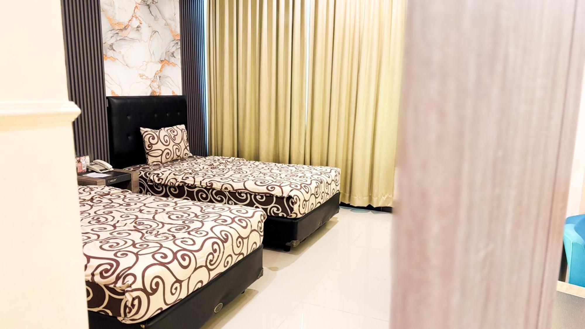 Utc Hotel Semarang Exterior photo
